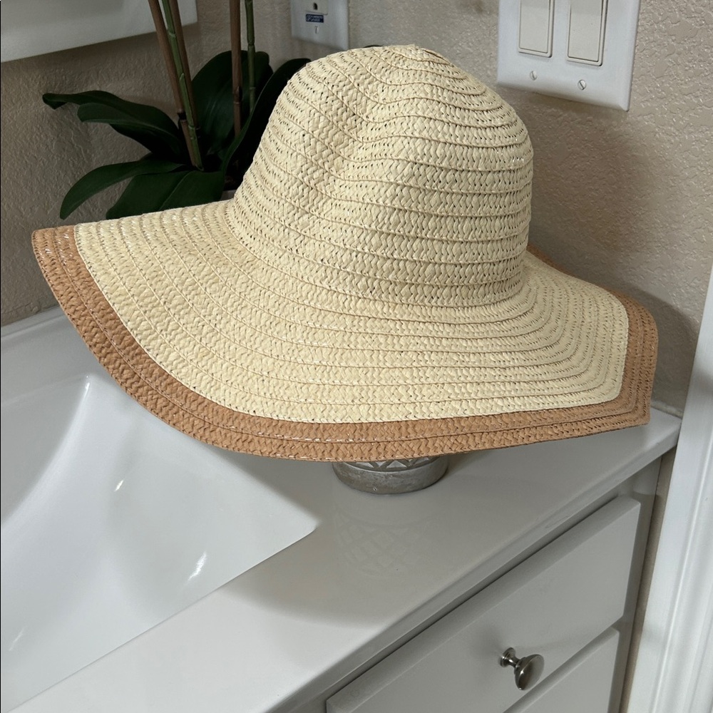 Elegant Cream and Tan Sun Hat Brabd new never worn